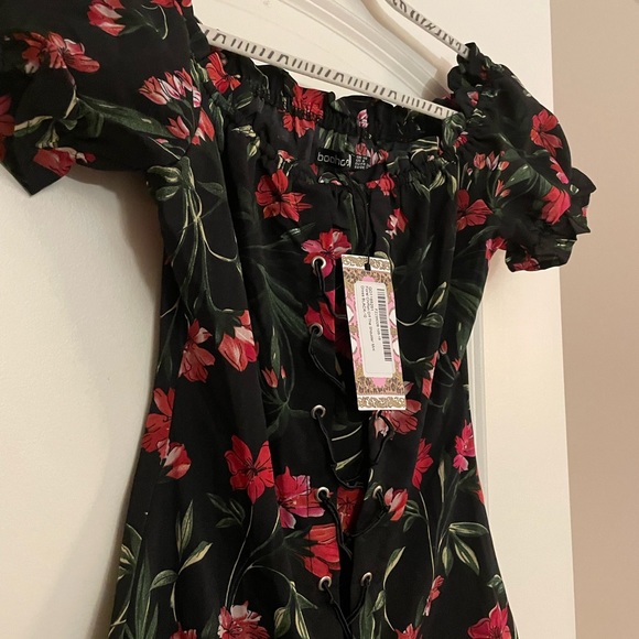🎉 4/3 Host Pick! 🎉 Boohoo Floral Off The Shoulder Mini Dress - Size 6 - NWT - Picture 6 of 11